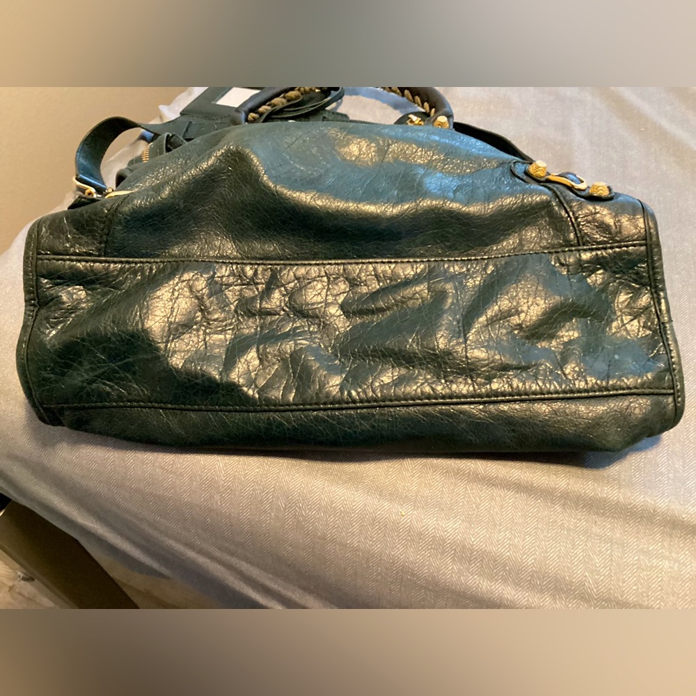 Balenciaga
City Classic Studs Bag
Leather Medium Dark Green